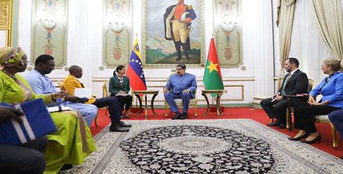 Presidente Maduro recibió al primer ministro de Burkina Faso en Miraflores