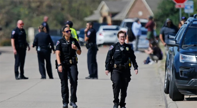 Tiroteo deja varios muertos en un centro comercial de Texas