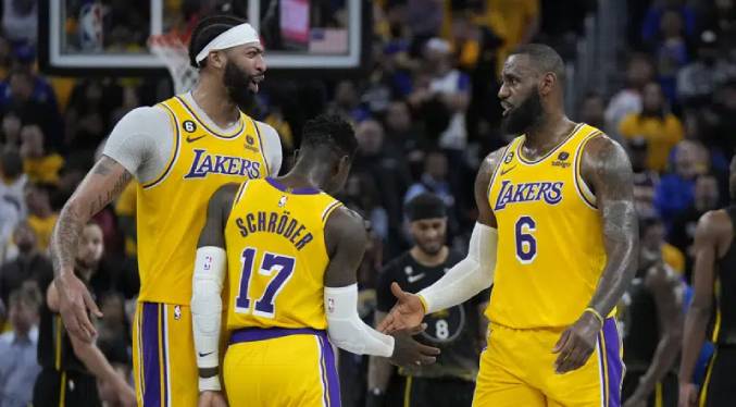 Davis, James y Lakers pegan primero en serie ante Warriors