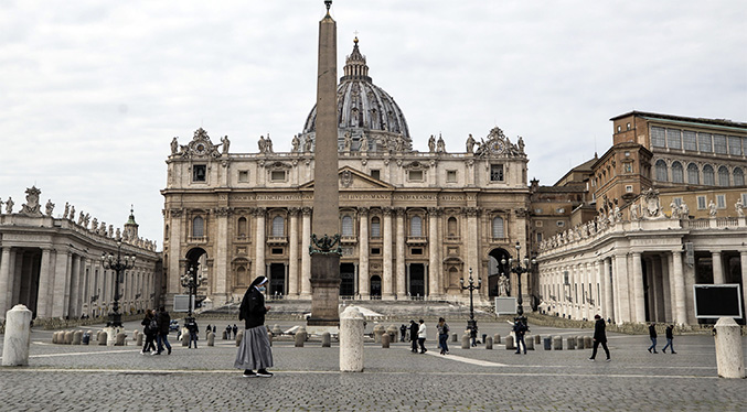 Un hombre introdujo su vehículo a la fuerza al Vaticano