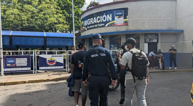 Tres jóvenes son deportados a Venezuela por autoridades colombianas