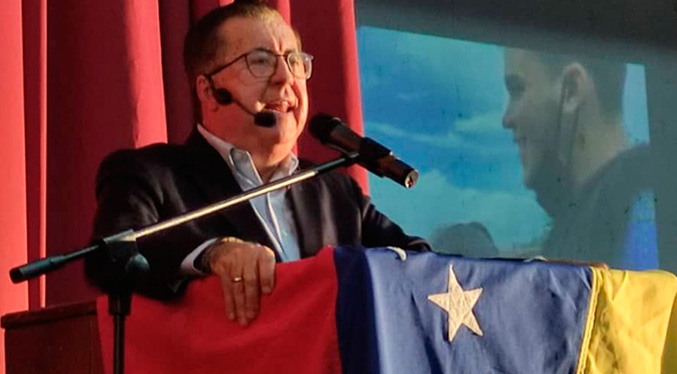Partido Centro Democrático postuló a César Pérez Vivas para las primarias