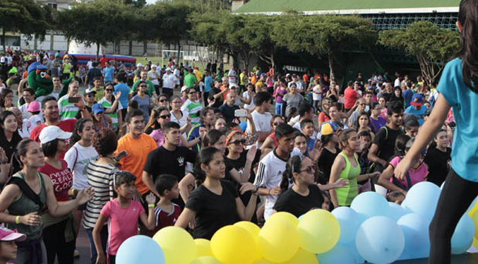 San Marcelino Champagnat bendice la 6ta Caminata Marista este 11-J