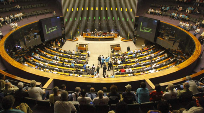 Comisión del Congreso brasileño aprueban moción de rechazo por la visita de Maduro