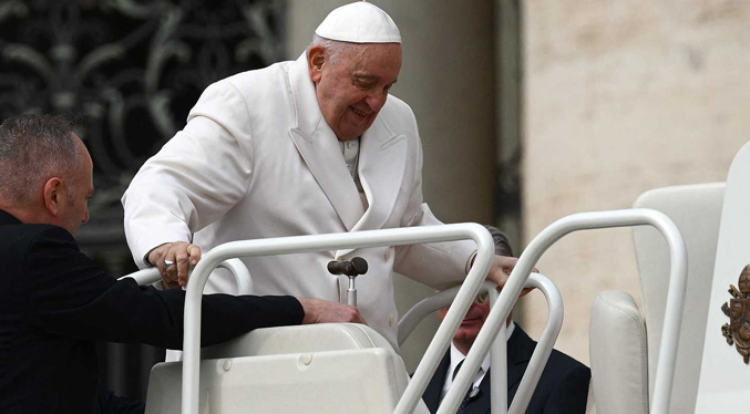 El Papa empieza las fisioterapias respiratorias