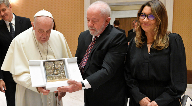 El Papa recibe en audiencia en el Vaticano al presidente Lula da Silva