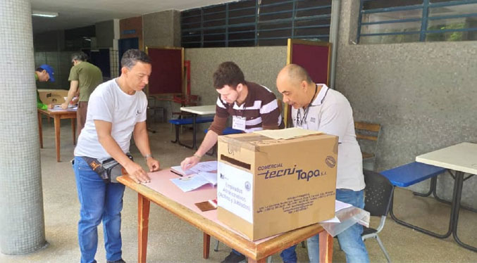 Reportan pocas personas votando en la UCV