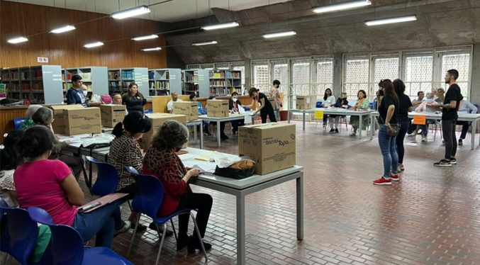 Inicia el proceso de votación en las elecciones de la UCV