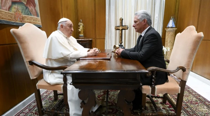 El Papa sostiene una reunión con Díaz-Canel por 40 minutos