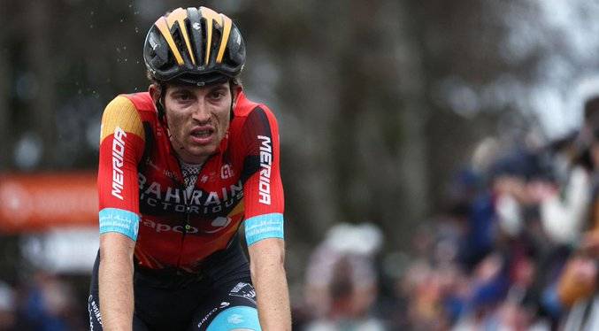 Fallece el ciclista suizo Gino Mäder por las lesiones sufridas durante una caída en el Tour de Suiza