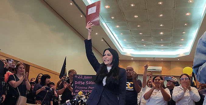 Delsa Solórzano inscribe su candidatura para la elección primaria
