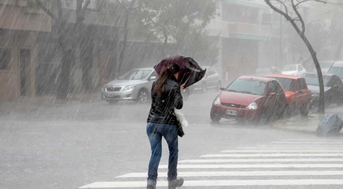 Desplazamiento de la Onda tropical número cinco origina lluvias en varios estados del país