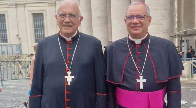 Cardenal Baltazar Porras junto a Monseñor Helizandro Terán reciben en Roma el Palio Arzobispal