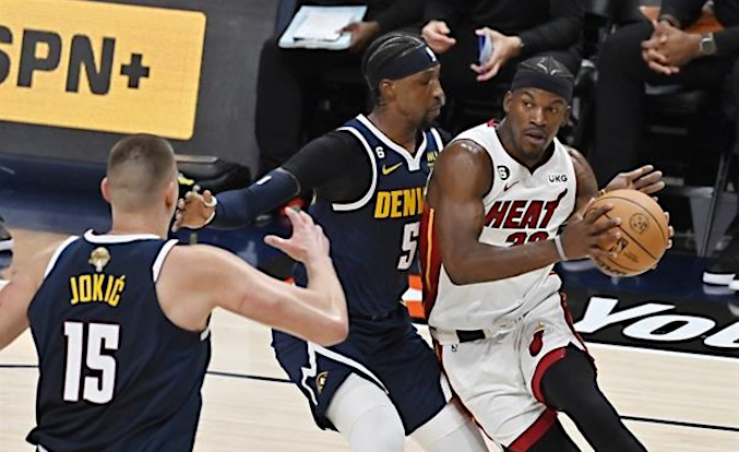 Miami logra un agónico triunfo para igualar las Finales de la NBA