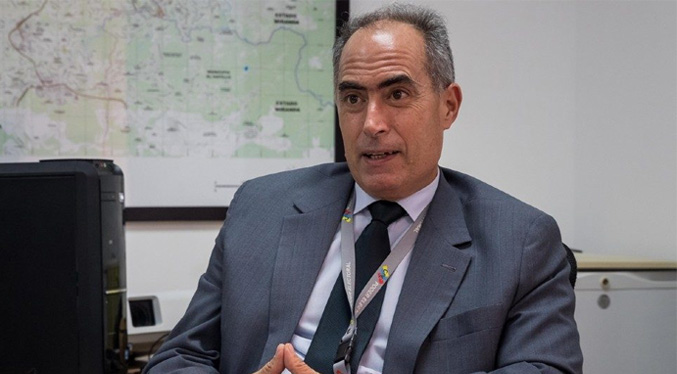 Roberto Picón presenta su renuncia como rector del CNE ante la AN