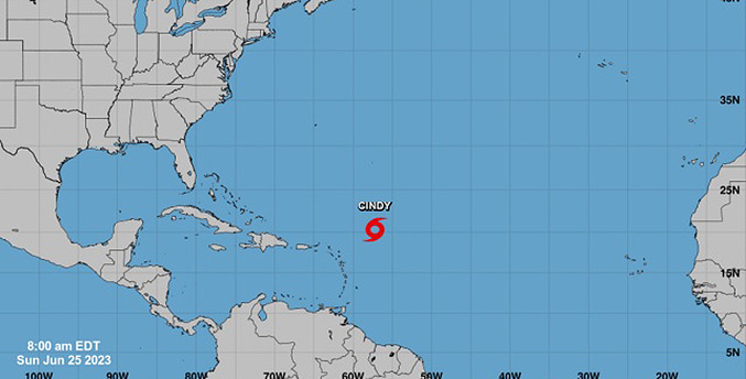 La tormenta tropical Cindy empieza a debilitarse de forma gradual en el Atlántico