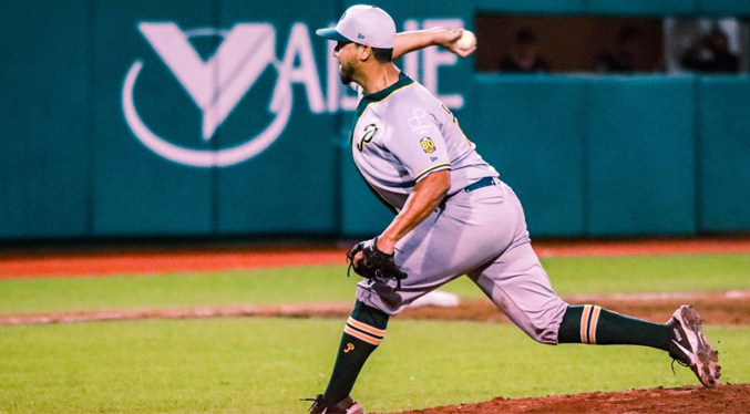 Venezolano Yoimer Camacho presume el mejor récord para un lanzador en la Liga Mexicana