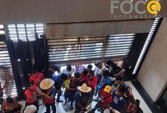 Yukpas toman las instalaciones del Palacio de Justicia en Maracaibo y bajan la santamaria (+Video)