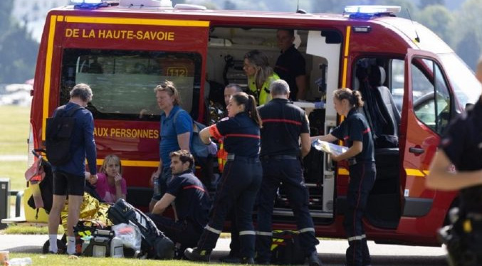 Seis heridos, cinco de ellos muy graves, en un ataque contra niños que conmociona a Francia