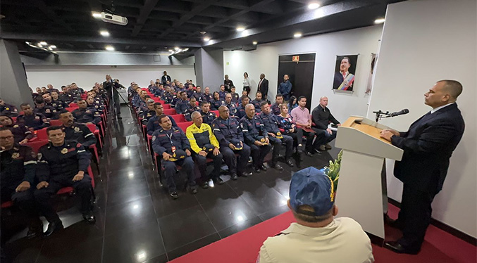 Certifican a funcionarios bomberiles en prevención, investigación de incendios y otros siniestros