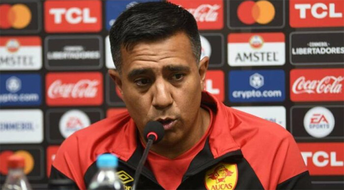 César Farías pide disculpa por la violenta reacción contra dos jugadores en la LigaPro de Ecuador