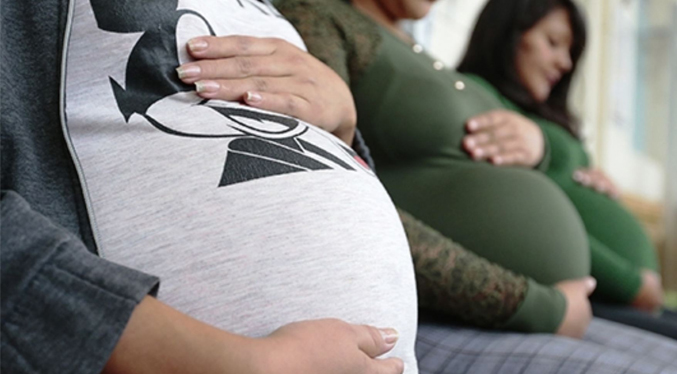 Trabajadoras embarazadas y las madres lactantes ahora tienen nuevas protecciones laborales en EEUU