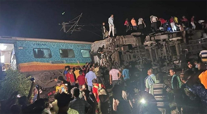 Choque entre trenes deja 30 muertos y 300 heridos en la India