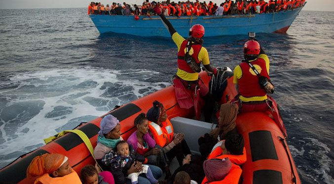 Grecia lanza operativo de rescate tras el naufragio de una lancha con migrantes