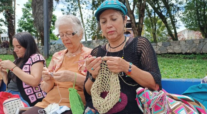 Mérida celebró Día Mundial de Tejer en Público