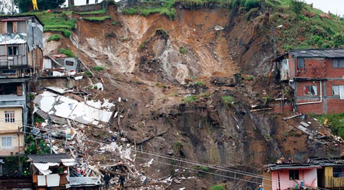 Al menos seis personas fallecidas deja una avalancha de barro en Colombia
