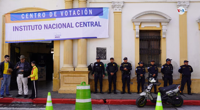 Cierran centros de votación en España