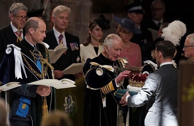 La coronación escocesa de Carlos III tuvo menos pompa al igual que entusiasmo