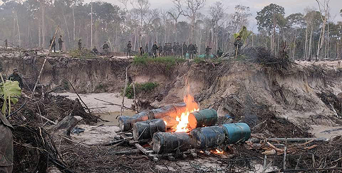 Militares de Venezuela destruyen 27 instalaciones de la minería ilegal en la Amazonía