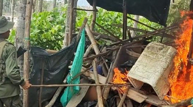La Fanb destruye albergues utilizados por mineros ilegales en selva de Amazonas