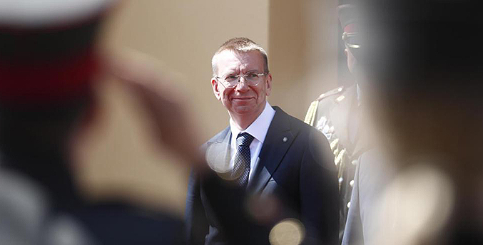 Rinkevics jura cargo como presidente letón, el primer jefe de Estado de la UE homosexual