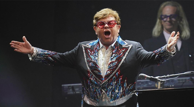 Elton John realiza el último concierto de despedida tras 52 años regalando música