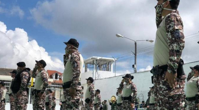 Liberan 131 guardias retenidos por reclusos en cinco cárceles de Ecuador