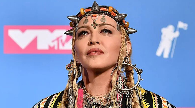 Madonna es vista caminando por Nueva York tras ser dada de alta