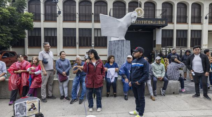 Máximo tribunal de Guatemala ordena temporalmente no oficializar resultados de elecciones