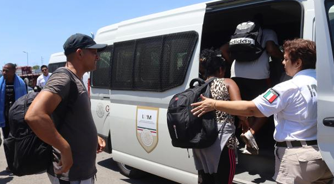 Encuentran 70 migrantes venezolanos que estaban abandonados en México