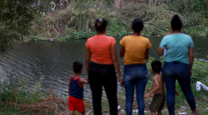 Texas comienza  a detener a mujeres migrantes por delitos menores