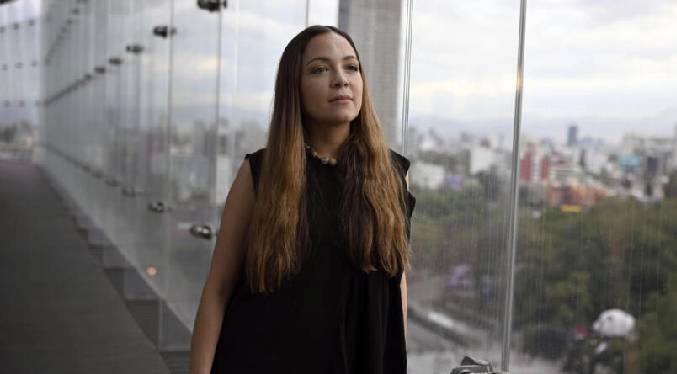 Natalia Lafourcade vuelve a México y celebra la idea de una mujer presidenta