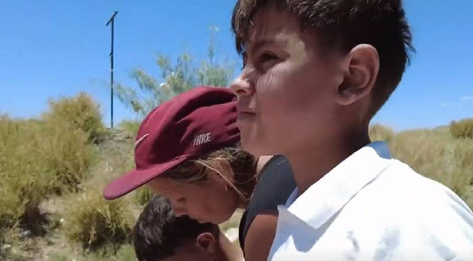 El niño venezolano que cruzó el Darién con un tanque de oxígeno llega a EEUU