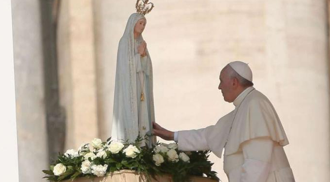 El Papa viaja a Lisboa para implorar de nuevo a Fátima por la paz en Ucrania