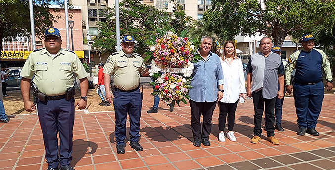 PoliLagunillas recibió la Orden Eleazar López Contreras por parte del alcalde José Mosquera