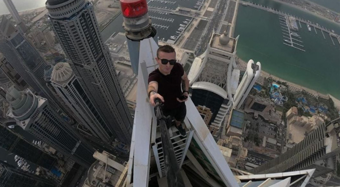 Influencer Remi Lucidi cae al vacío mientras se grababa desde un edificio