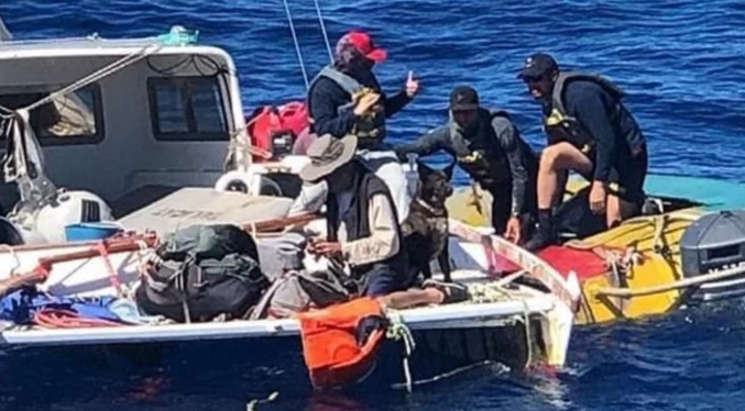 Rescatan marinero australiano tras sobrevivir más de dos meses en el Pacífico comiendo pescado crudo