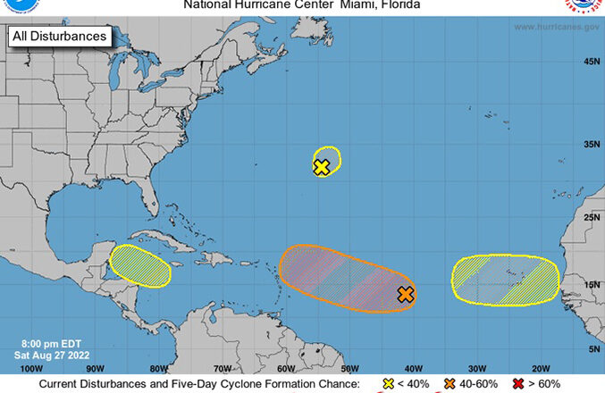 Un sistema de baja presión avanza hacia las Antillas Menores por el Atlántico tropical