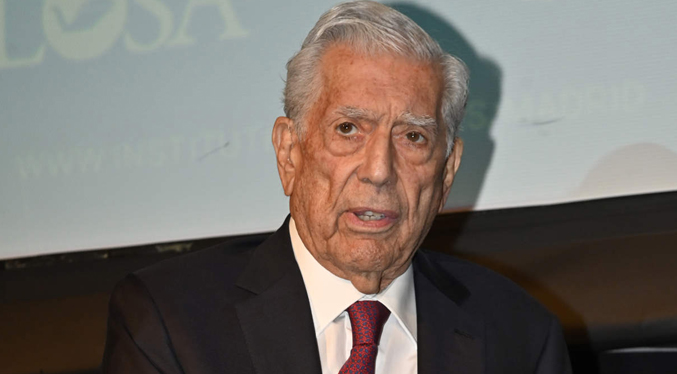 Mario Vargas Llosa es hospitalizado por segunda vez  por COVID-19 en Madrid