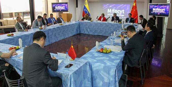 Venezuela espera «muchos proyectos» con China tras acordar cooperación en materia espacial